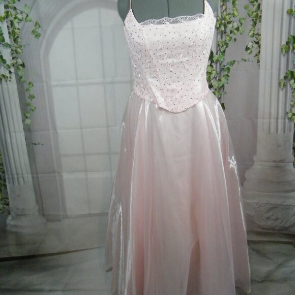 Robe de Bal ou demoiselle d’honneur Rose Taille 14-18-20 - Picture 1 of 5